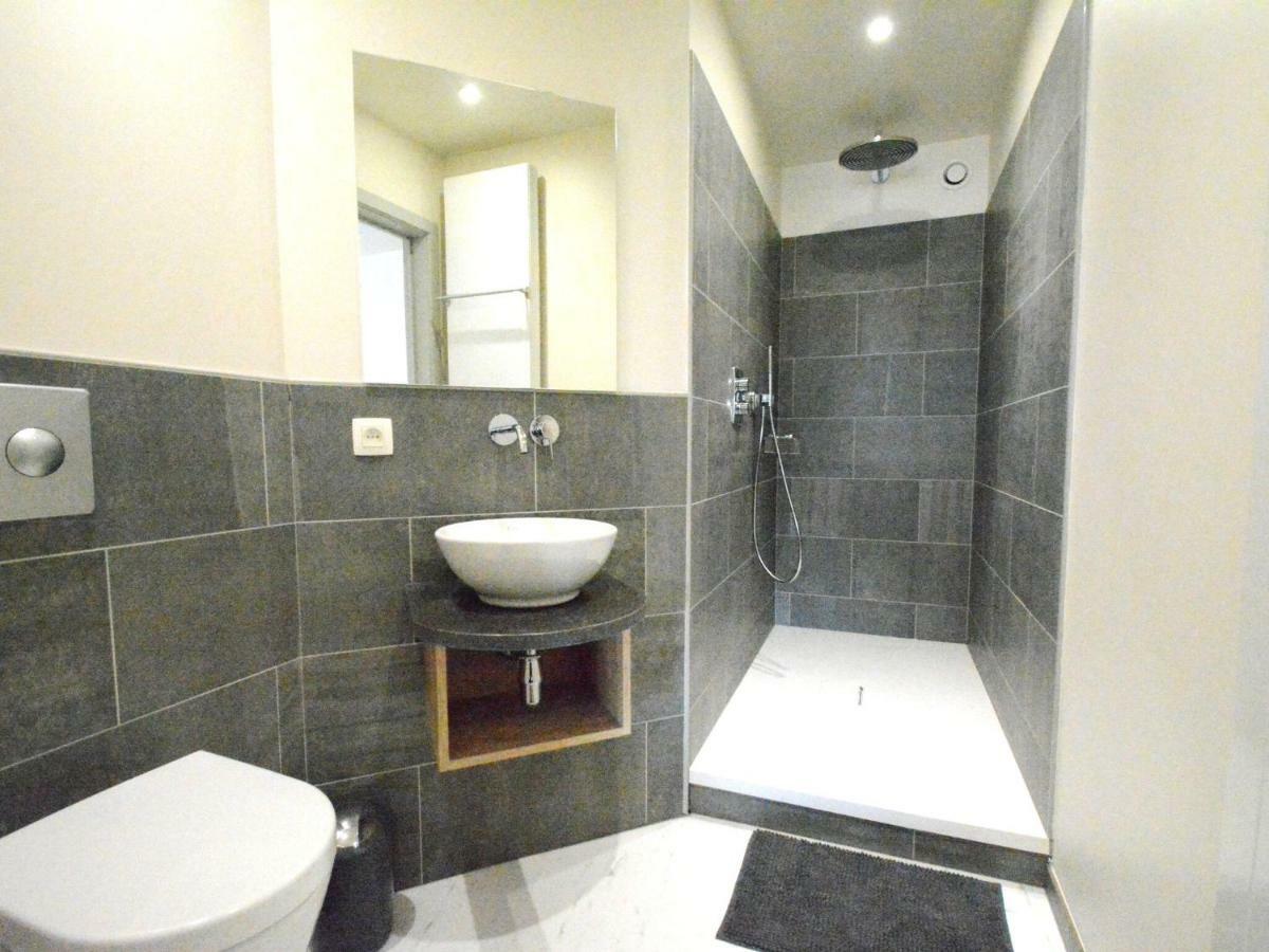 Large Townhouse With Pool Table Villa Bouillon Ngoại thất bức ảnh